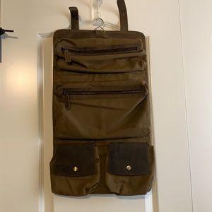 Men’s distressed leather hanging toiletry bag
